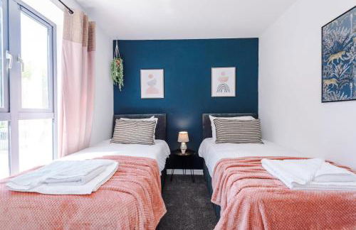 Rest&Recharge at Waterway House (4 Bedrooms, 7 Beds, 2 Bathrooms, Free parking) - Foto 3