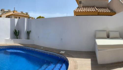 Dúplex mediterráneo con piscina y cenador - Foto 3