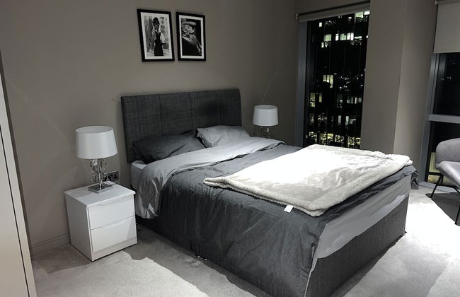 Stylish 1-bed Apartment in London - Photo 1