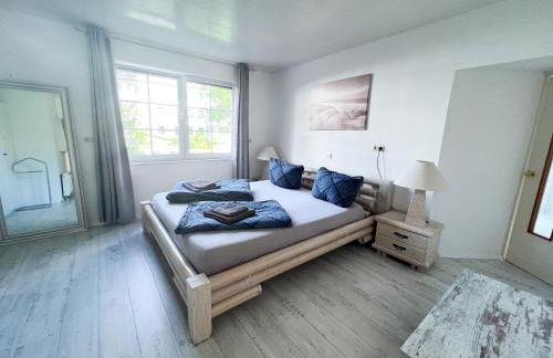 Große & voll ausgestattete Apartments, Studios, Doppelzimmer, Workspace, Parkplatz, Netflix, Prime & schnelles Wifi in ruhiger Lage mit Garten - Foto 5