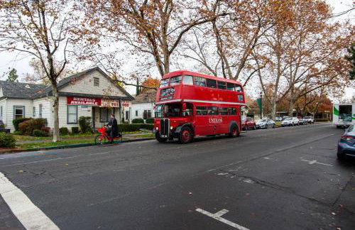 Well-Appointed Condo Across Street from UC Davis! - Foto 24