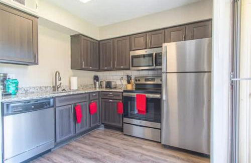 Boulevard Stays Serene 1BR King Suite with Pool Gym & Free Parking 01 - Photo 6