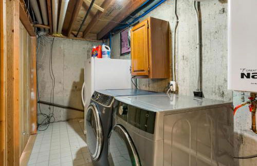 Large Home, 2 Living Rooms, Great for Family/Pets! - Foto 28