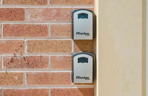 Modern and Comfortable Home away from Home - Photo 49