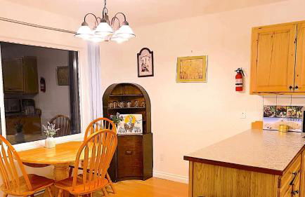 Airport Aurora Bora Bungalow - near airport and shopping - Photo 5