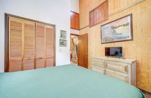 Spring Creekside Getaway at Whittier Cabin with Deck - Foto 10