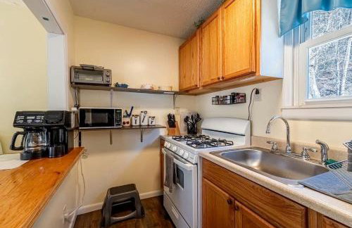 Quaint Cozy Cottage Perfect for a Peaceful Getaway in West Virginia - Foto 15