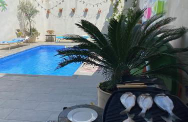 Stylish large house with heated pool in historic village - Foto 1