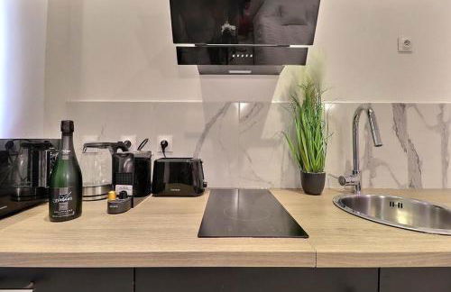 Love Room avec Jacuzzi Privatif Évasion Romantique à Castelsarrasin - Foto 7