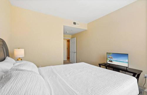 Luxury 2BR/2BA! 5 MIN to Disney! - Photo 4