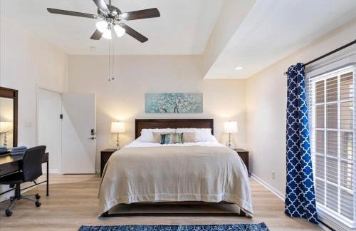 Bring the Crew! 4BR Luxe Pad, Backyard Magic & City at Your Door - Foto 18