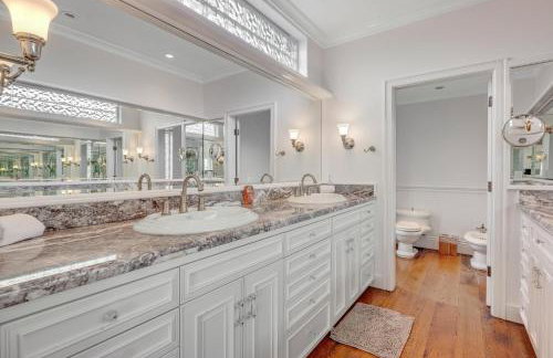 Luxe Remodeled Oceanfront Home on the Bluff - Foto 20