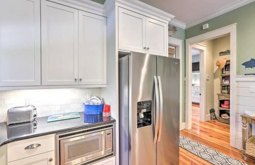 Breezy Home with Grills, Pool and Beach Access! - Foto 9