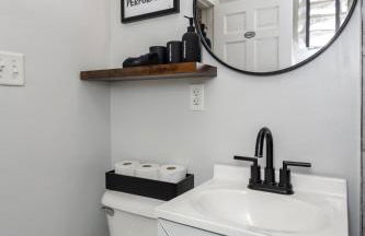 Near Drake/Downtown packed w/Amenities - Hot Tub - Movie Theater - Photo 43