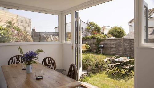 Gorgeous Cottage Parking Short Walk to Beach - Foto 5