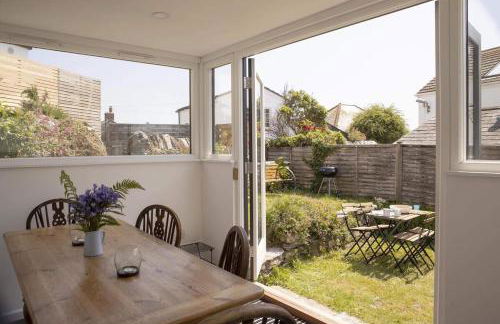 Gorgeous Cottage Parking Short Walk to Beach - Foto 5