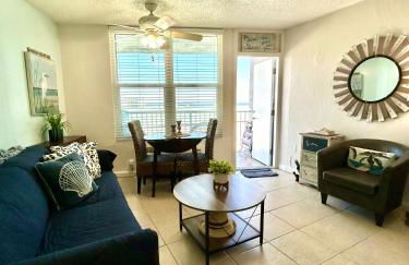 Beach Condo with Pool & Tiki Bar! - Foto 28