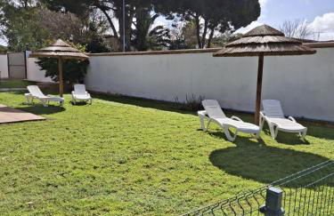 Moderno y amplio chalet, con piscina privada - Foto 59