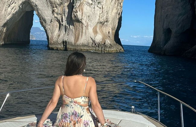 Crucero al atardecer por la costa de Capri y Sorrento en barco Todo incluido - Foto 7