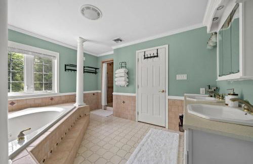 13-Acre Private Estate, Private Lake, Private Golf Range, Private Forest & Hiking Trails - Foto 56