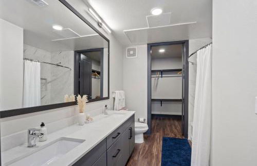 1BR Alongside Q2 and Domain With Pool, Gym and Free Parking - Foto 15