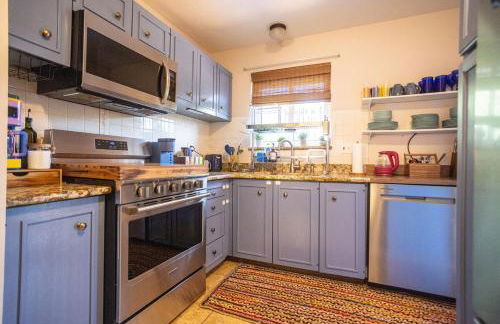 Blue Boho Music and Meme House Four Bedroom Home with Arcade near Westport Plaza - Foto 10