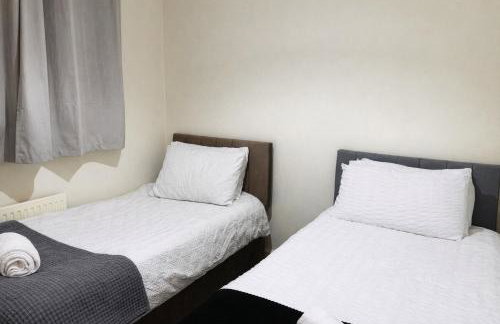 Manchester Stay Hub - 2BR with Free Parking, Near Airport & Attractions - Foto 5