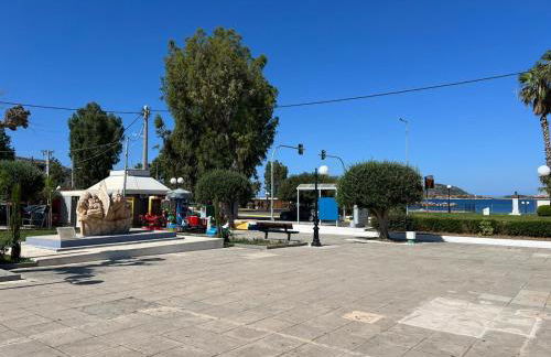 Athens Palaia Fokaia Entire Flat 2 bedrooms with panoramic sea views and a massive veranda , only steps away from the beach and amenities - Foto 15