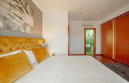 Pool & Cinema Villa by Vacationy - Foto 66