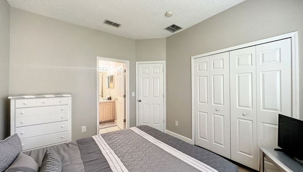 4 Bed 3 Bath In A Gated Community With Pool 4 Bedroom Villa by RedAwning - Foto 4, Habitación