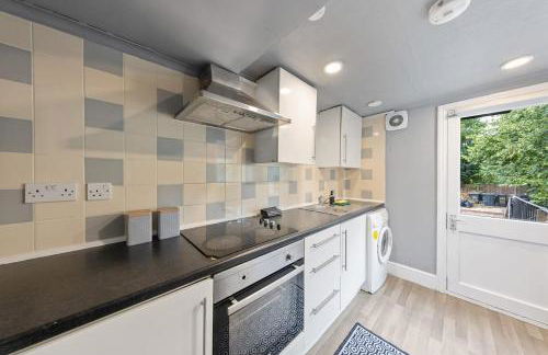 Charming 1 Bedroom Flat in Windmill with Parking - Foto 7