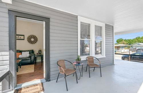 Charming and Historic Bungalow Near All - Foto 4