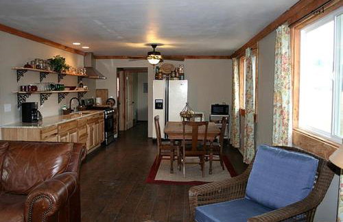 Secluded Cabin with River and Mountain Views near Columbus, Montana - Foto 4