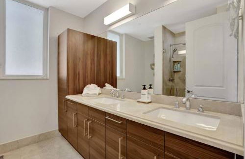 Coastal Condo Deerfield Beach Retreat 3 bed 2 bath - Photo 44