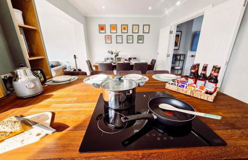 Luxury Sea View Retreat with Hot Tub Sleeps 8 - Foto 23