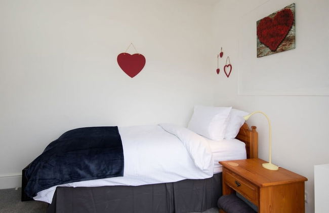 Stunning Beachfront Apt w Balcony Sea Views - Foto 58