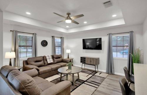 Peppercorn Orange - Locally Run! - Photo 1