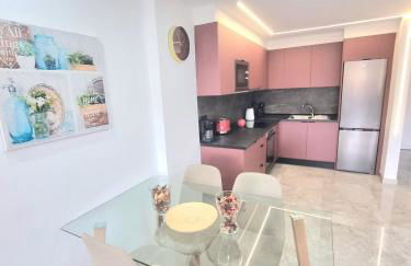 Two-Bedroom ,central,wifi,sea view - Photo 8