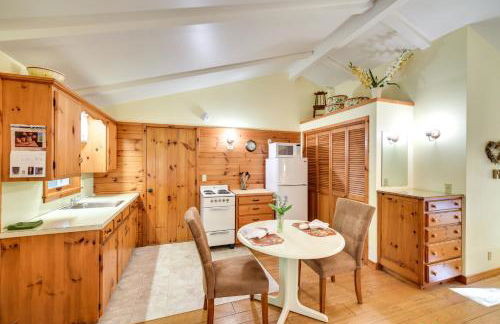 Pine Cottage Duplex with Deck Walk to State Park! - Foto 9