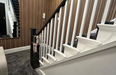 Cannons Loft Central Buxton, Duplex loft 3 bedroom Set over 3 floors stairs no lift sleeps 5 - Photo 10