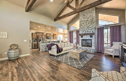 Hot Tub & Ponderosa Views! Luxe Cabin in Lakeside - Foto 1