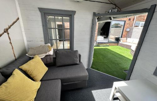 Fantastic 2-Bed House with Parking - Hosted by Hutch Lifestyle - Foto 43