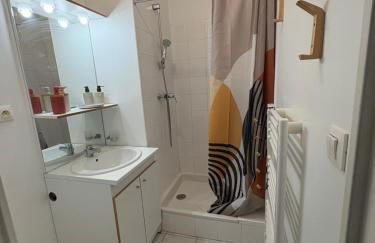 Petit chez moi avec parking - Photo 18