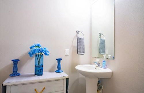 4 Bedrooms Pool Game room Massive Kitchen - Photo 10