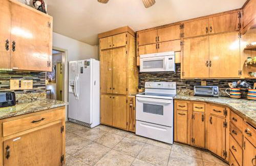 Campbell Retreat in Maggie Valley with Deck! - Foto 10