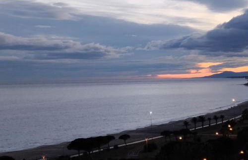 Apartamento con terraza, vistas playa y montaña - Foto 48