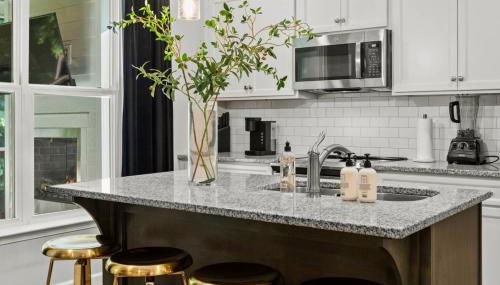 Cottage with 3 King Beds, 3 min to Marina, Fire Pit - Foto 3