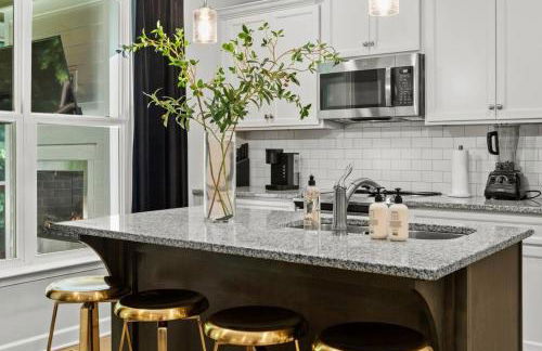 Cottage with 3 King Beds, 3 min to Marina, Fire Pit - Foto 3