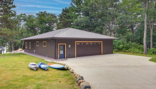 Lakefront Home with Private Dock about 15 Mi to Walker - Foto 2