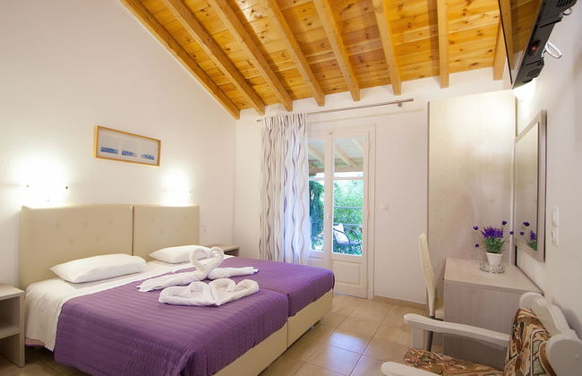 Voula Studios - Photo 7